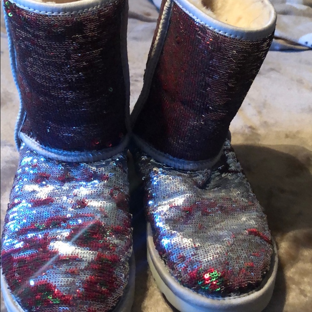 Sequin Swipe Christmas Ugg’s Rare size 7